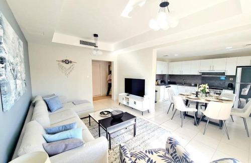 Emirates Hills Villa | Relaxing Villa with Private Pool in The Springs - sleeps 5