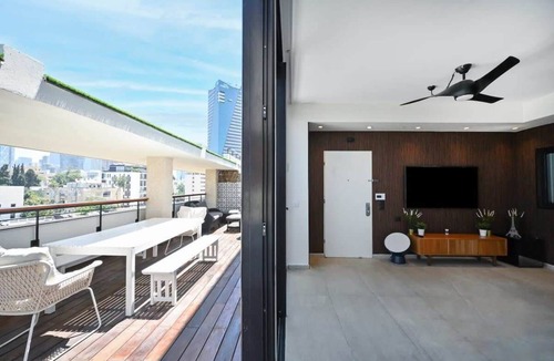 Tel Aviv Apartment | Renovated 3BR Penthouse Rothschild by HolyGuest