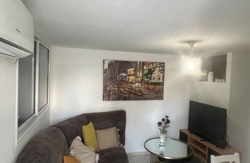 Qiryat Shemona Apartment | Renovated one room unit with a bomb shelter and a garden.