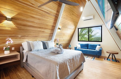 Potrero Hotel | Resort Villa 5 Min to the Beach w Pool + Kitchen