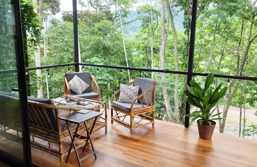Uvita Cabin | 🌿 River Lodge — Your Jungle Hideaway in the Heart of Uvita. Walk everywhere!
