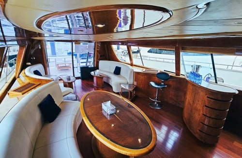 Dubai Marina Boat Rental | Riviera Leisure Yachts Dubai