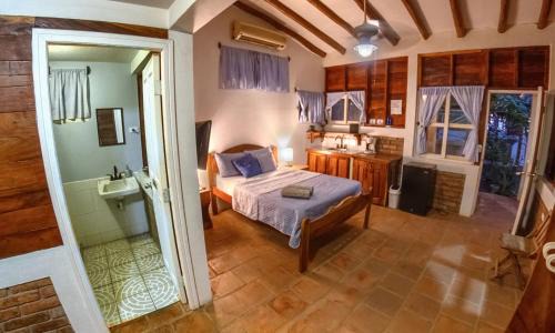 Pochomil House | Romantic Beachfront Casita w Pool - AC - Sleeps 4