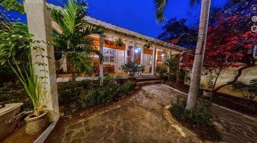 Pochomil House | Romantic Beachfront Casita w Pool - AC - Sleeps 4