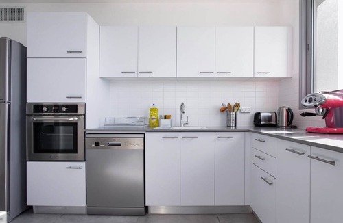 Bat Yam Apartment | Romantic Chic Apartment with Amazing Sea Views, Romantic Sea View Chic suite