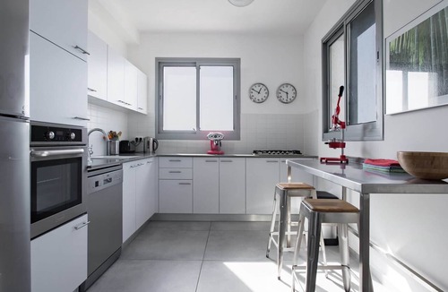 Bat Yam Apartment | Romantic Chic Apartment with Amazing Sea Views, Romantic Sea View Chic suite