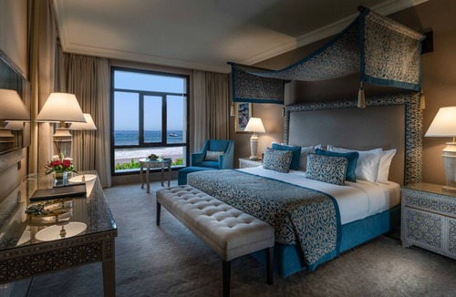 Al Aqah Hotel | Romantic Ocean Views Getaway Close to Snoopy Island Adventures and Local Gems
