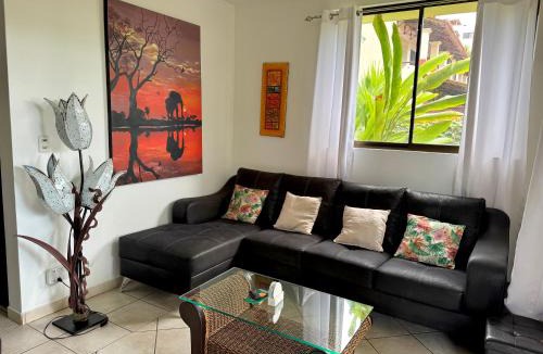 Coco Sunset Hills House | Rooftop Sunset Cove