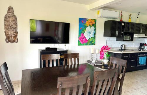 Coco Sunset Hills House | Rooftop Sunset Cove