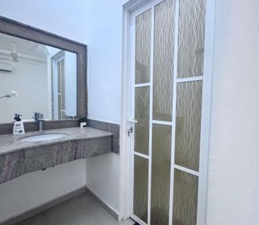 Al Maabilah Apartment | Room in Muscat, Mohsin Place