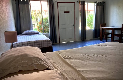 Uvita Hotel | Rooms & Pool Macaws