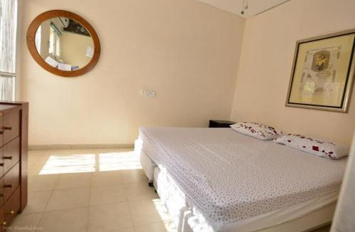 Neve Zohar House | Rose Dead Sea Neve Zohar
