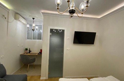 Petah Tikva House | Rothschild Room