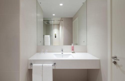 Dubai Hotel | Rove Trade Centre