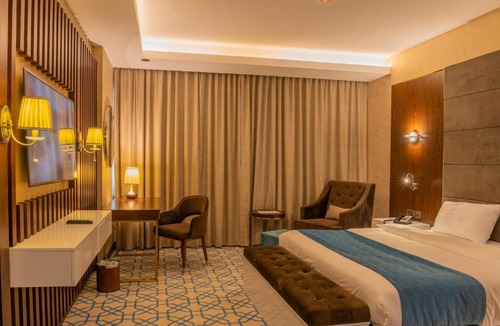 Al Khuwair Hotel | Royal Crown Hotel