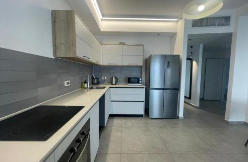 Tel Aviv Apartment | (Safe room inside)Luxury 3B With Balcony -By Vacay