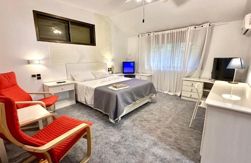 Nahariya Apartment | Salamandra Guest House מקלט פרטי