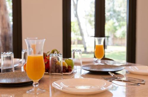 Palm Jumeirah Villa | Samaya Holiday Homes - Luxury Villa Pool - Beach Access & Fishing Zone