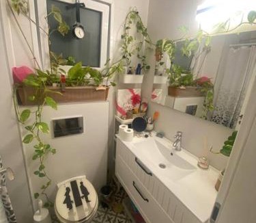 Yehud Apartment | Sarin room
