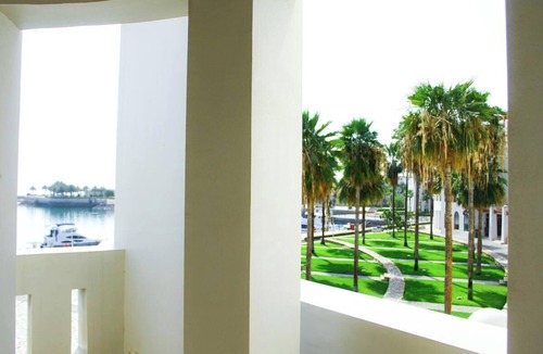 As Sifah Apartment | Scenic Marina View Retreat