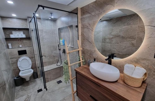 Ashkelon Apartment | Sea Suites - סוויטות מהממות עם מרפסת ליד המרינה באשקלון