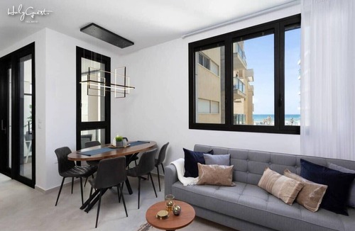 Kerem HaTeimanim Apartment | Sea View 2 BR near Shouk Hacarmel by HolyGuest