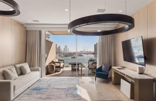 Palm Jumeirah Apartment | Sea View 2BDR Apartment, Pool and Beach Access