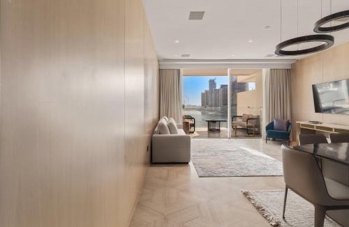 Palm Jumeirah Apartment | Sea View 2BDR Apartment, Pool and Beach Access