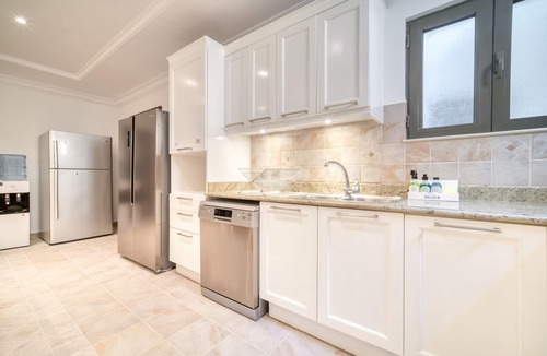 Palm Jumeirah Villa | Seaside 5BR Villa with Assist Room and Beach Access on Frond E Palm Jumeirah