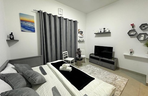 Al Khan Apartment | SeaView Getaway