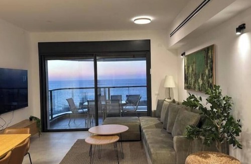 Tel Aviv Apartment | SeAya 4 bedrooms