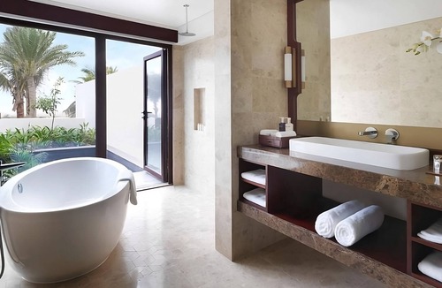 Salalah Hotel | Self-Care Retreat! Spa Facilities, Onsite Pool, Beach Access! Near Al Hisn Beach