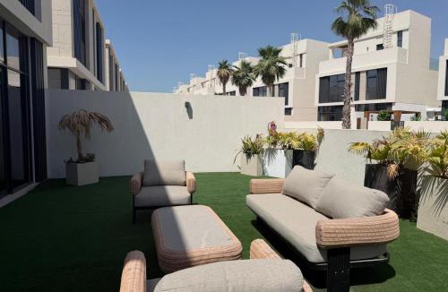 Ras Al Khaimah Villa | Serene 3-Bedroom Villa with Maid's room and Steps from the Beach - Danah Bay
