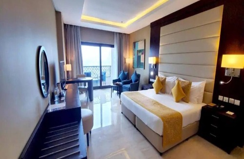 Al-Fujairah Hotel | Serene Stay in Beachfront Room w/Balcony & Stunning Indian Ocean View