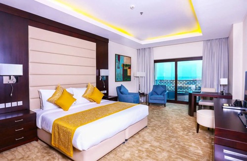 Al-Fujairah Hotel | Serene Stay in Beachfront Room w/Balcony & Stunning Indian Ocean View