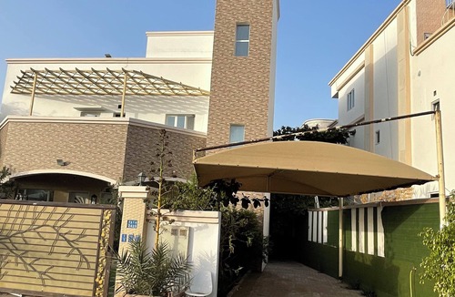 Seeb Apartment | shearing with owner 5-Bed Apartment in Sib