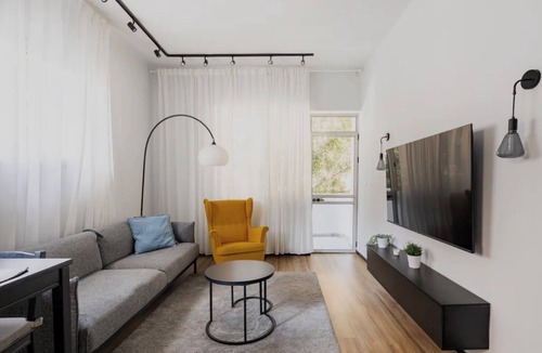 Tel Aviv City Center Apartment | Shenkin/Rotschiled -Walking distance from the sea