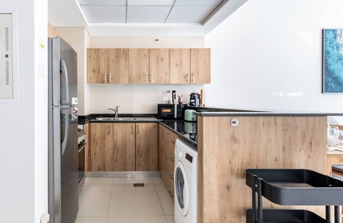 Dubai Marina Apartment | ShoresInn - Beautiful residence with Marina Views