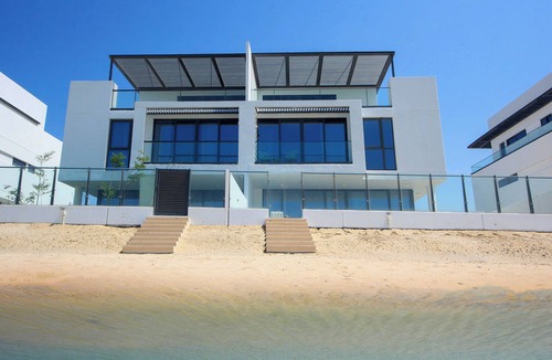Al Hamriya House | Silk Valley-4B with Private Beach Access