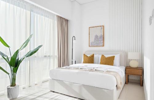 Dubai Apartment | Silkhaus Vacation Homes Luxury Studio in Residential Neighborhood