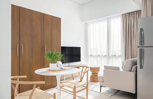 Dubai Apartment | Silkhaus Vacation Homes Luxury Studio in Residential Neighborhood