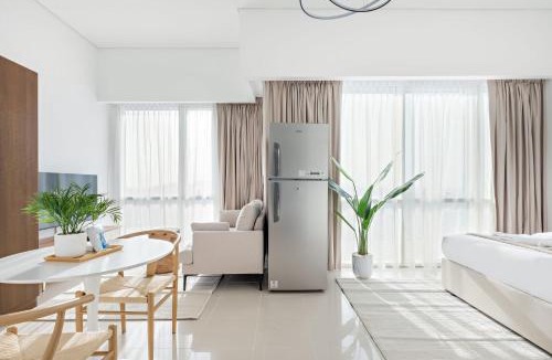 Dubai Apartment | Silkhaus Vacation Homes Luxury Studio in Residential Neighborhood