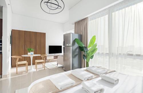 Dubai Apartment | Silkhaus Vacation Homes Luxury Studio in Residential Neighborhood