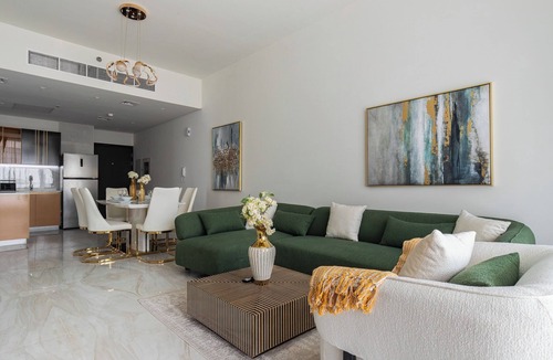 Dubai Apartment | SIMPLY COMFORT Chic 3 Br Apartment with Private Pool