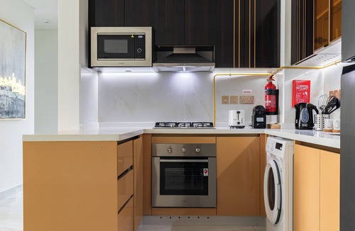 Dubai Apartment | SIMPLY COMFORT Chic 3 Br Apartment with Private Pool
