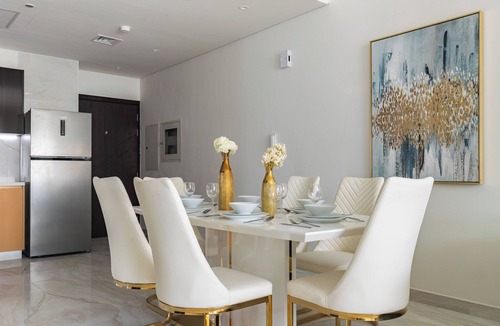 Dubai Apartment | SIMPLY COMFORT Chic 3 Br Apartment with Private Pool