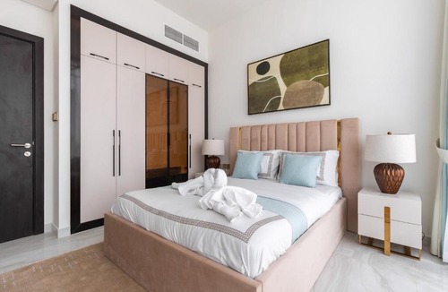 Dubai Apartment | Simply Comfort Vacation Homes Rental Luxury 3Br Apts with Private Pool in Gemz
