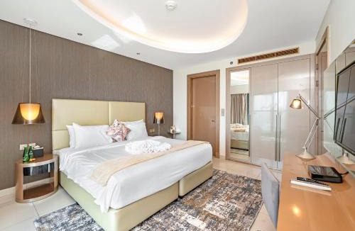 Business Bay Apartment | Sky-high 1Br Apartment Sleeps 4 in Damac Paramount