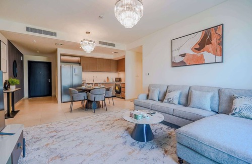 Downtown Dubai Apartment | Skyline and Pool View, Furnished, Downtown
