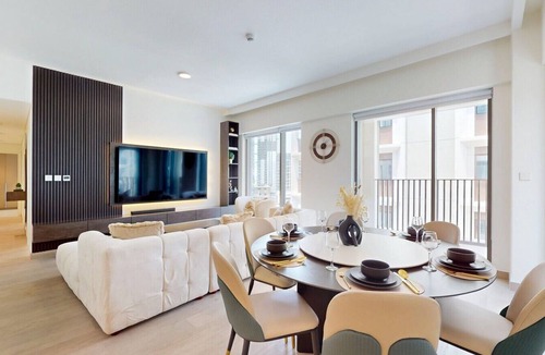 Dubai Apartment | Sleek 3 Bed in Creek Harbour l Private Lagoon, Gym